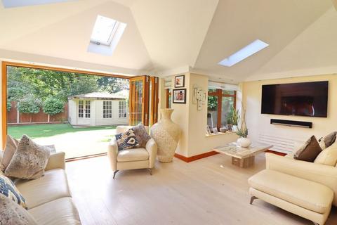 4 bedroom detached house for sale, Chatsworth Road, Manchester M28