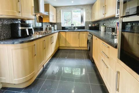 4 bedroom detached house for sale, Keats Close, Stourbridge DY8