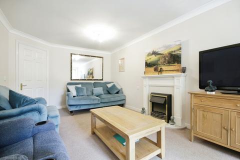 undefined, Lewis Court, Redhill RH1