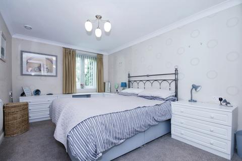 undefined, Lewis Court, Redhill RH1