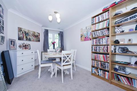 undefined, Lewis Court, Redhill RH1