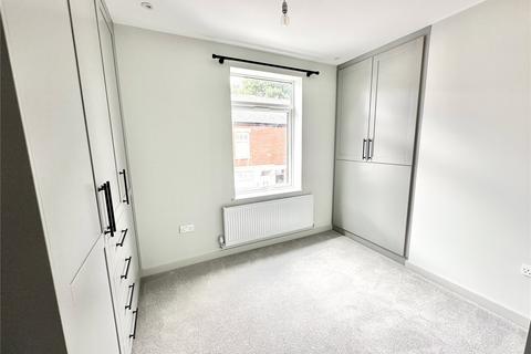 2 bedroom terraced house to rent, Oak Grove, Manchester M41
