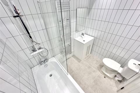 2 bedroom terraced house to rent, Oak Grove, Manchester M41