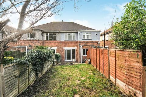 2 bedroom flat to rent, Mill Vale, Bromley BR2