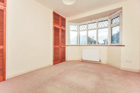 2 bedroom flat to rent, Mill Vale, Bromley BR2