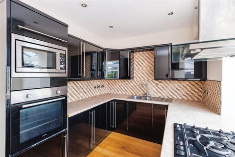 25 Chamber Road, Shaw, Oldham, OL2 7AR