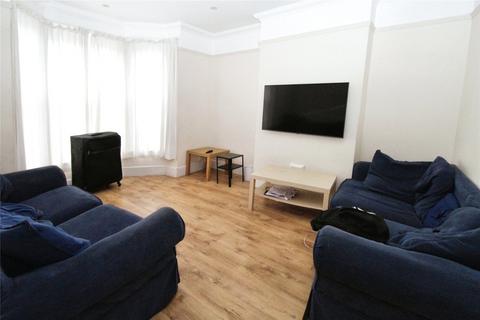 35 Thackeray Road, Southampton, SO17 2GS