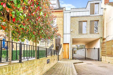 2 bedroom end of terrace house for sale, Kingston Road, Teddington TW11