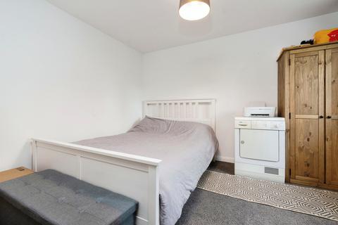 1b The Chilterns, Sutton, SM2 5QN