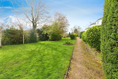 1b The Chilterns, Sutton, SM2 5QN