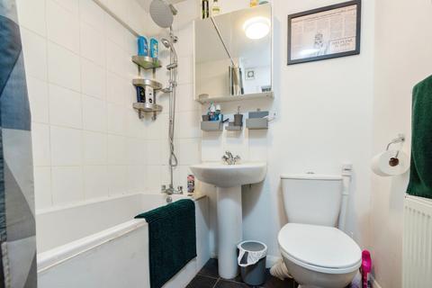 1b The Chilterns, Sutton, SM2 5QN