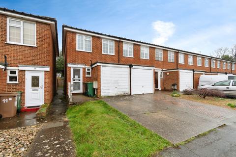 13 Ferndown Close, Sutton, SM2 5TG
