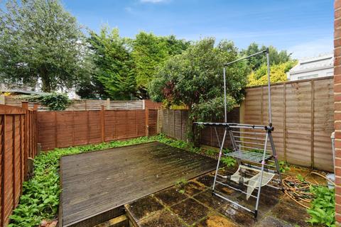 13 Ferndown Close, Sutton, SM2 5TG