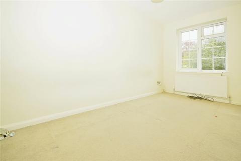 13 Ferndown Close, Sutton, SM2 5TG