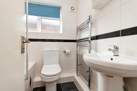 7 Leicester Close, Worcester Park, KT4 8TJ