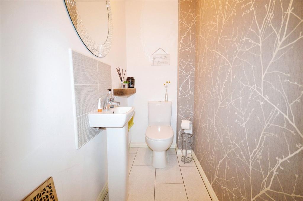 Cloakroom/Wc