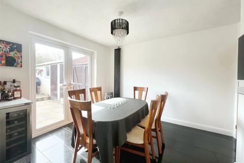 3 Alban Crescent, Farningham, Dartford, DA4 0BX