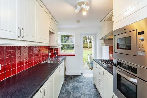 Flat 3, 11 Broadwater Down, Tunbridge Wells, TN2 5NJ