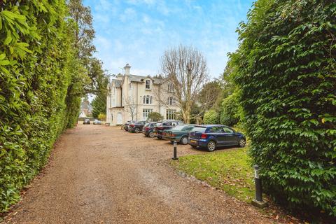 Flat 3, 11 Broadwater Down, Tunbridge Wells, TN2 5NJ