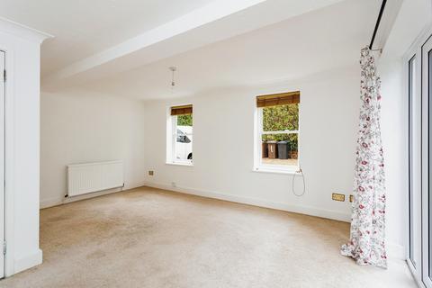 Flat 3, 11 Broadwater Down, Tunbridge Wells, TN2 5NJ