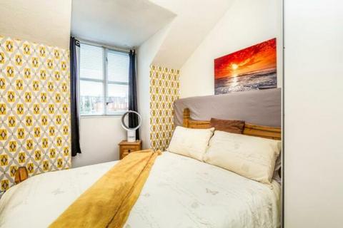 Flat 3, Dorchester House Hasletts Close, Tunbridge Wells, TN1 2EE