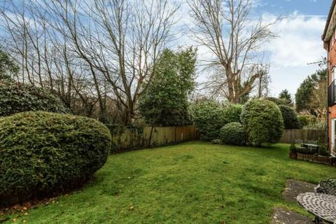 Flat 3, Dorchester House Hasletts Close, Tunbridge Wells, TN1 2EE