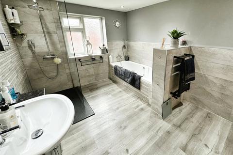 4 Everard Close, Worsley, Manchester, M28 7TY
