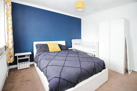 32 Albury Close, Chatham, ME5 8UW