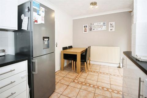 32 Albury Close, Chatham, ME5 8UW
