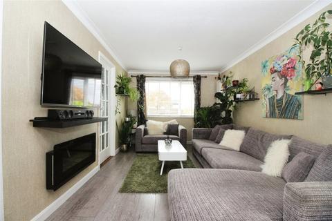 5 Kinross Close, Chatham, ME5 7RS