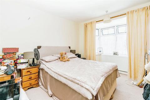 33 Bradfields Avenue, Chatham, ME5 0LE