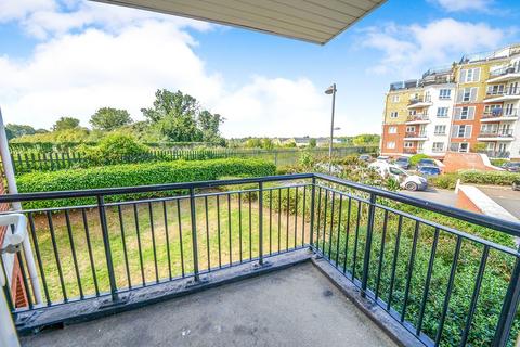 2 bedroom flat for sale, Rockwell Court, Watford WD18