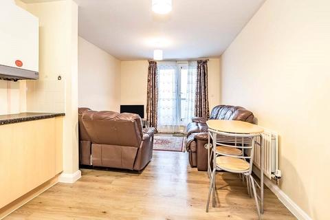 2 bedroom flat for sale, Queen Marys Avenue, Hertfordshire WD18