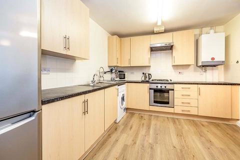 2 bedroom flat for sale, Queen Marys Avenue, Hertfordshire WD18