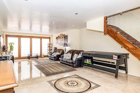 16 Comyne Road, Watford, WD24 5LG