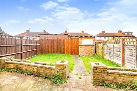 3 bedroom semi-detached house to rent, Kingswood Road, Hertfordshire WD25