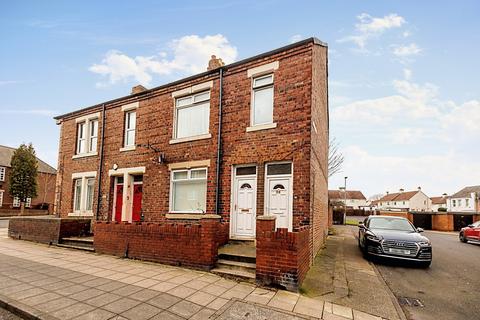 3 bedroom flat for sale, Ravensworth Road, Gateshead NE11