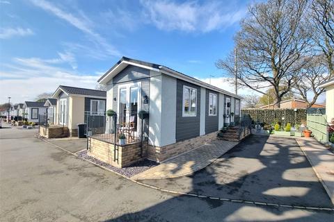 2 bedroom bungalow for sale, Featherstone Park, Featherstone WV10