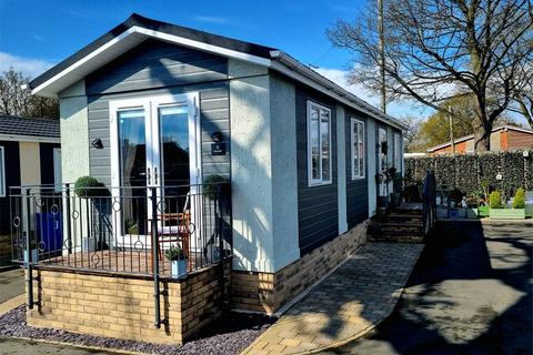 2 bedroom bungalow for sale, Featherstone Park, Featherstone WV10