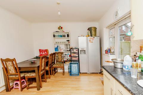 3 bedroom semi-detached house for sale, Lawfred Avenue, West Midlands WV11