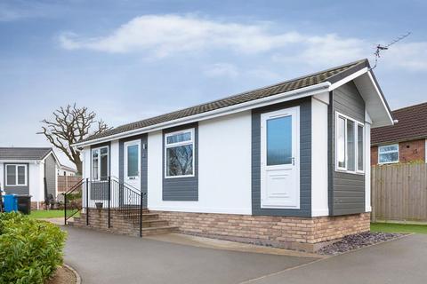 1 bedroom bungalow for sale, Featherstone Park, Featherstone WV10