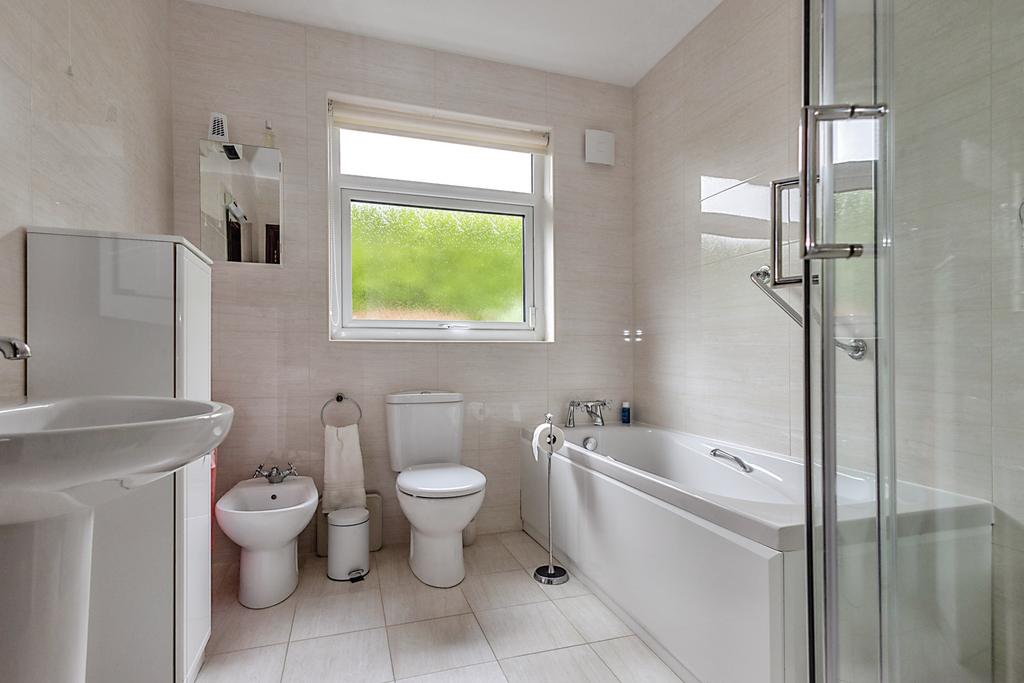 En-Suite Bathroom