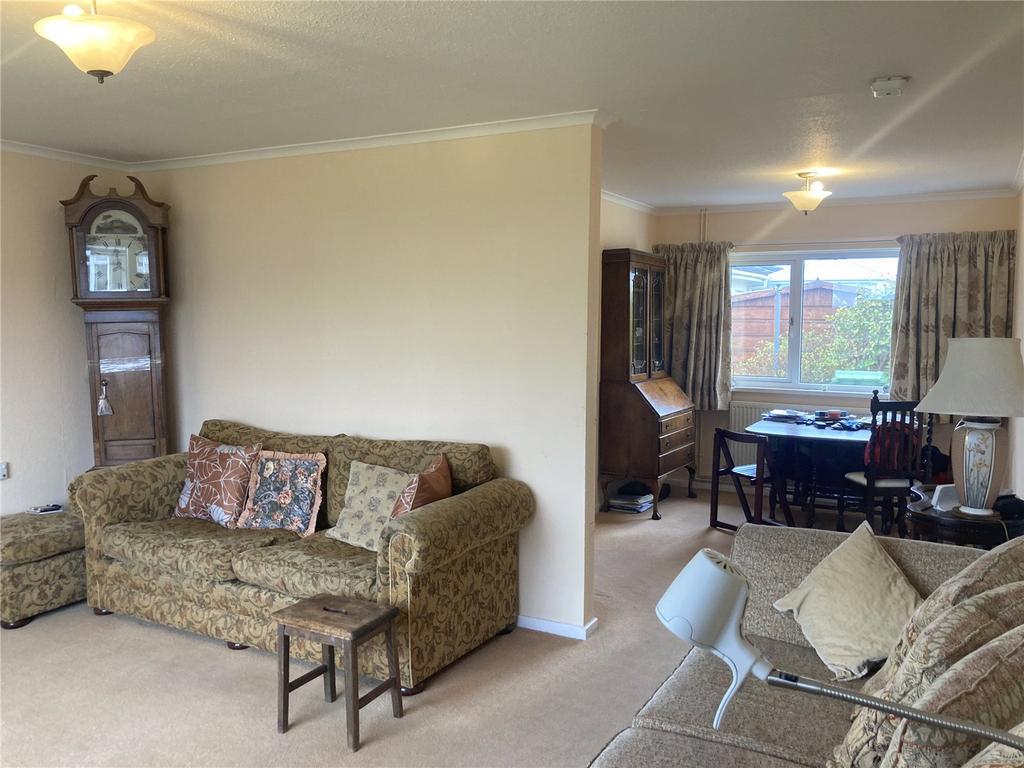 Living Room/Dining