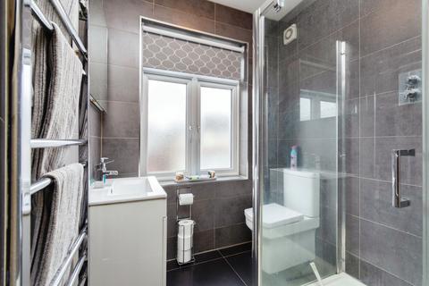 35 Gomshall Avenue, Wallington, SM6 8NY