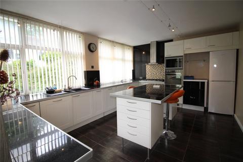 4 bedroom detached house to rent, Wrexham Grove, Hampshire PO8