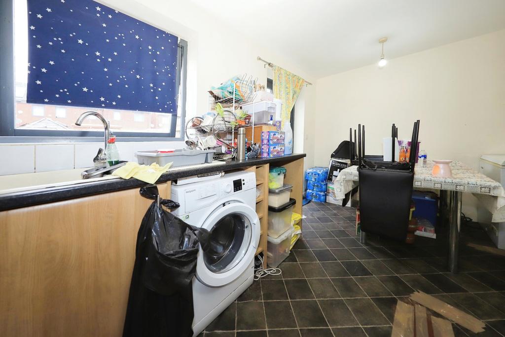 Kitchen/ Dining