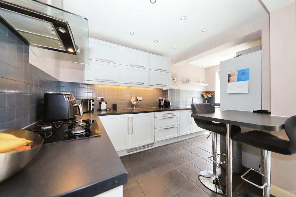 Lawnswood Avenue, Wolverhampton WV6 3 bed semidetached house for sale