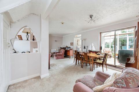 87 Hall Farm Drive, Twickenham, TW2 7PG