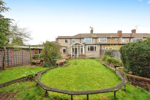 87 Hall Farm Drive, Twickenham, TW2 7PG