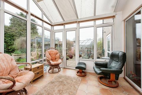 87 Hall Farm Drive, Twickenham, TW2 7PG